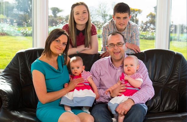 семейство с близначки